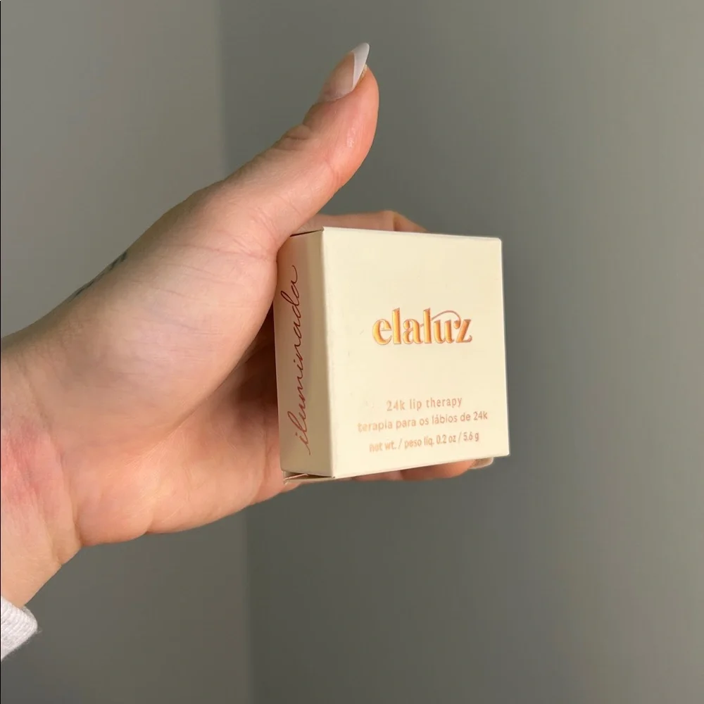 ElaluZ 24k Lip Therapy - Clear with Gold Flakes - Picture 4 of 4